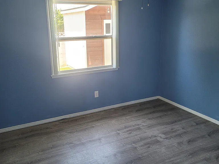 21339 Conradi Ave — Photo 10