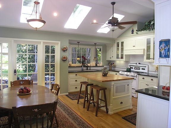 2nd image of 577 Villa Zanita St