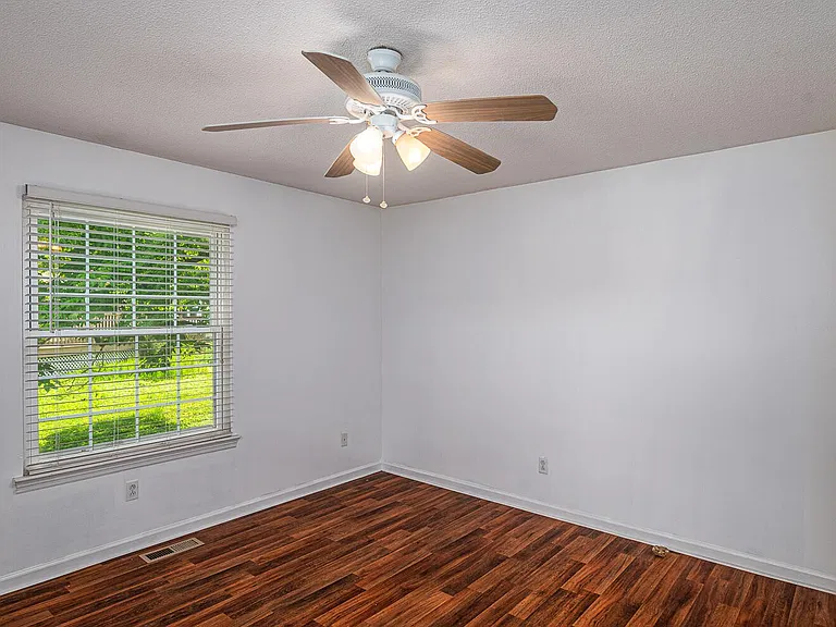 9422 Fuller Rd — Photo 18
