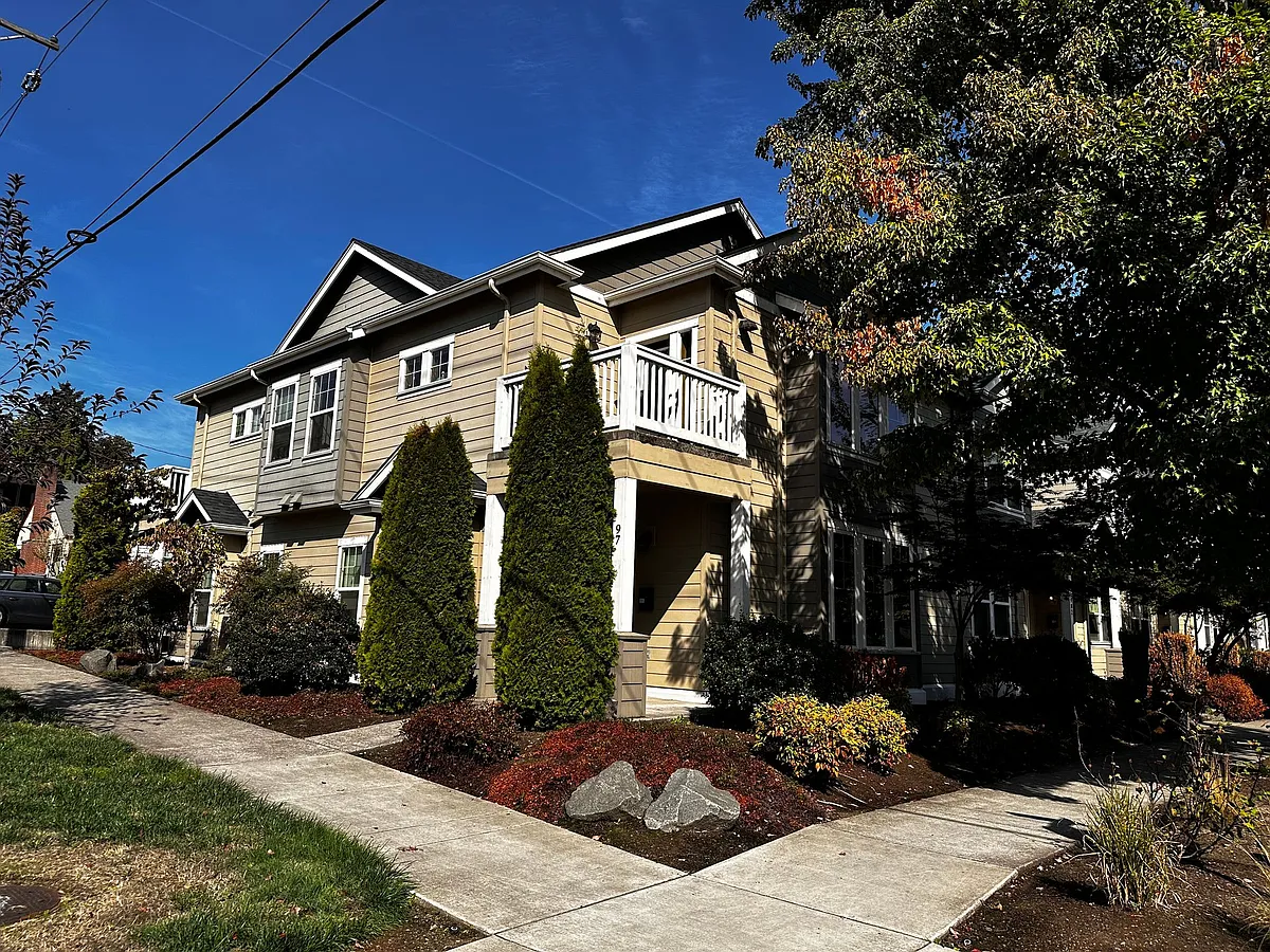 Building Photo - 97 E 20th Ave