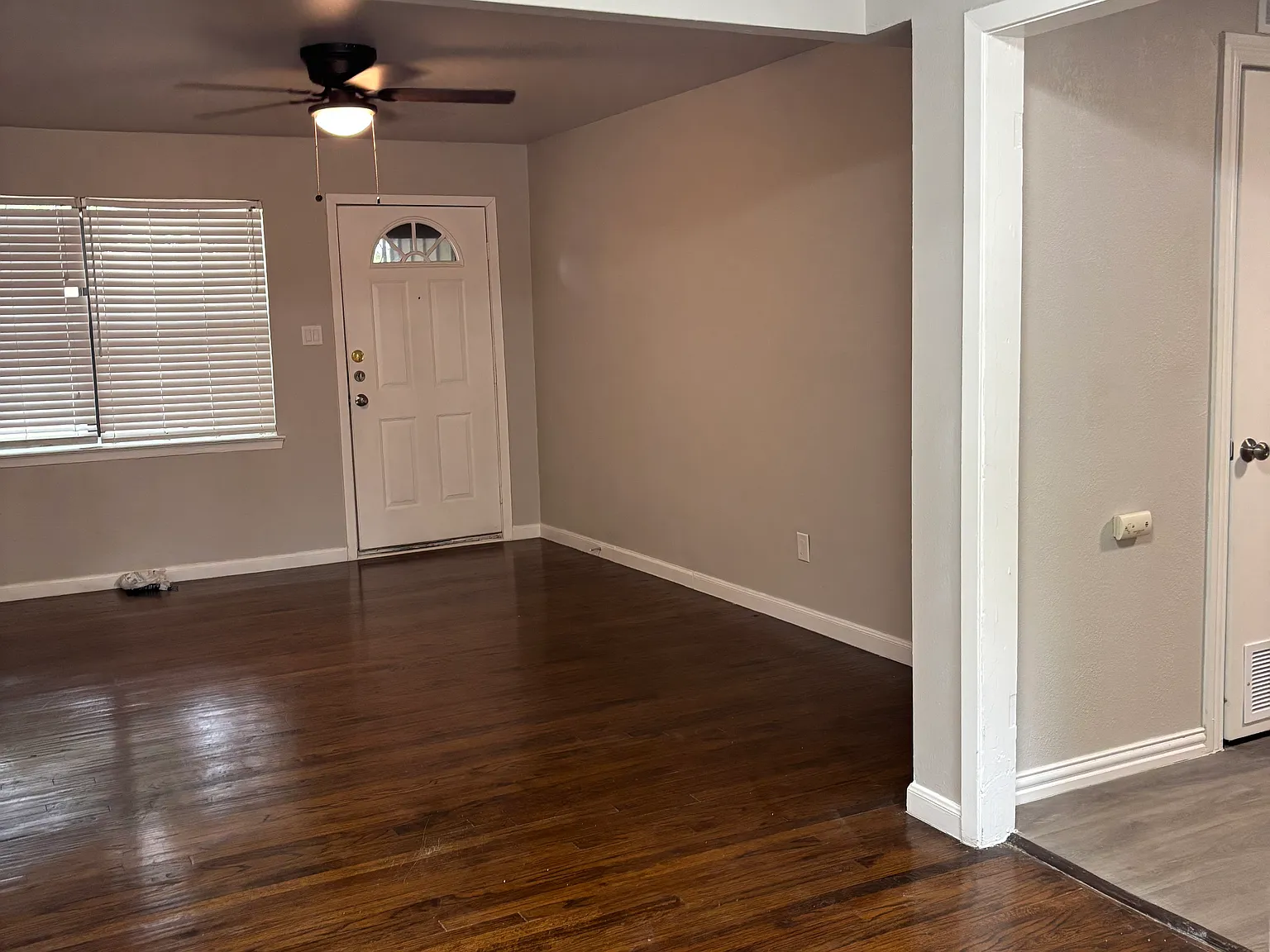 3 bed, 1077 sqft, $1,900 — Photo 2