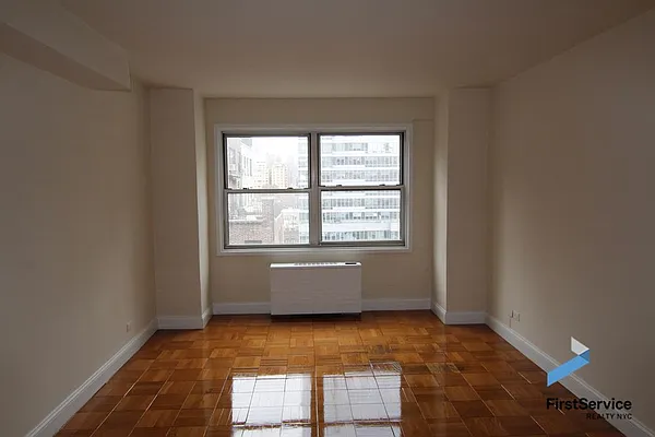 Rented by FirstService Realty (legacy) | media 31