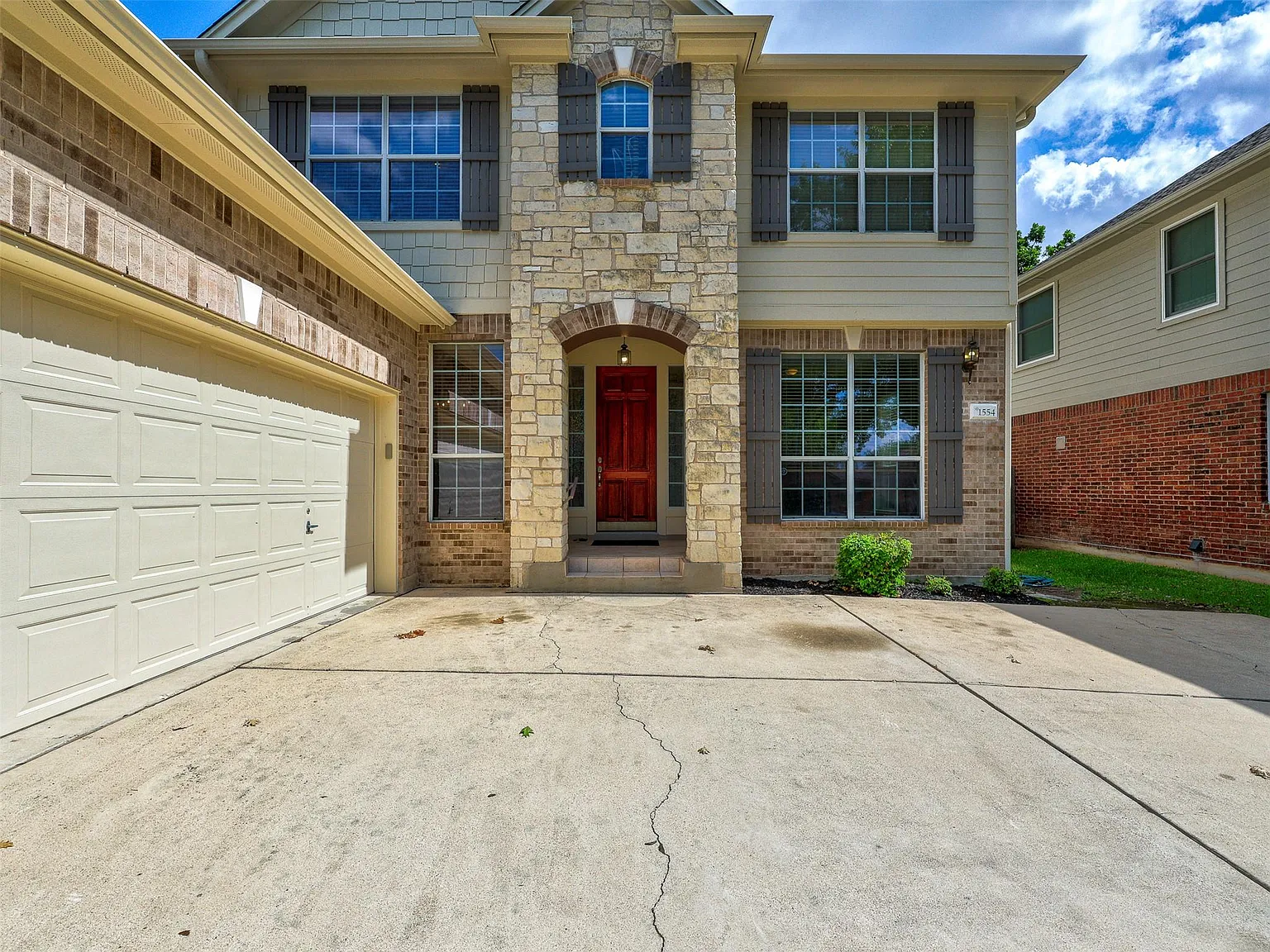 4 bed, 3.0 bath, 3456 sqft, $3,200 — Photo 4
