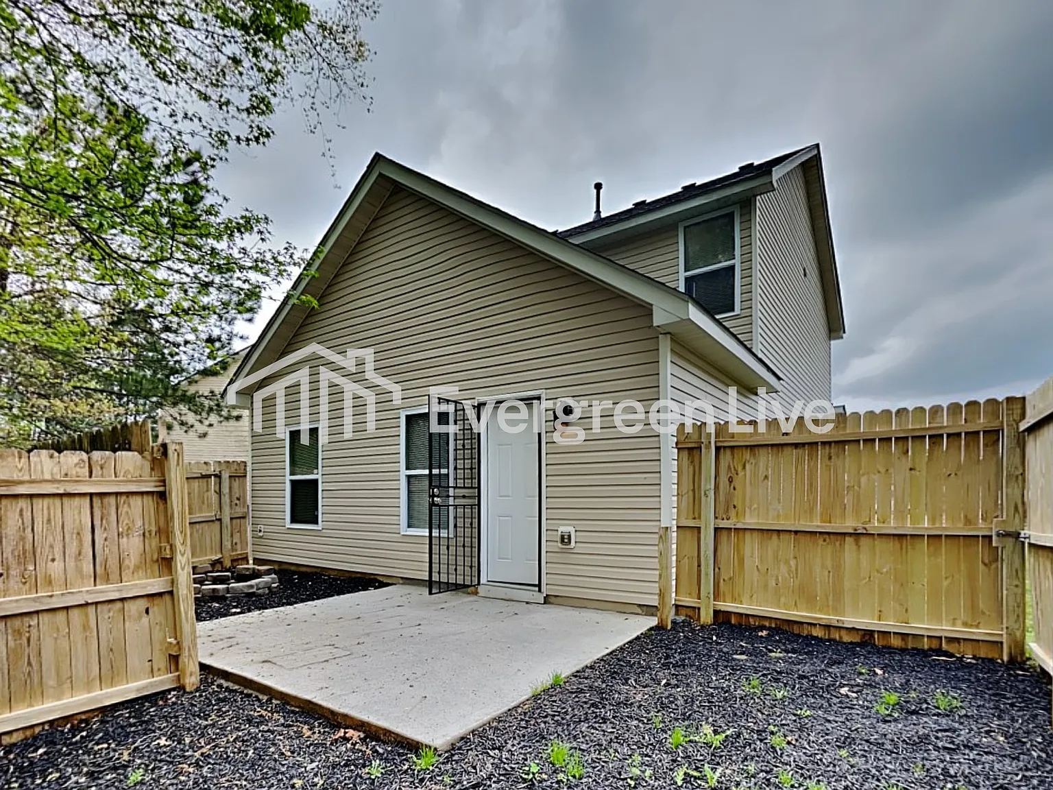 3 bed, 2.5 bath, 1604 sqft, $1,825 — Photo 3