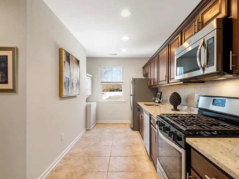 25 Aubrey St #2 — Photo 4