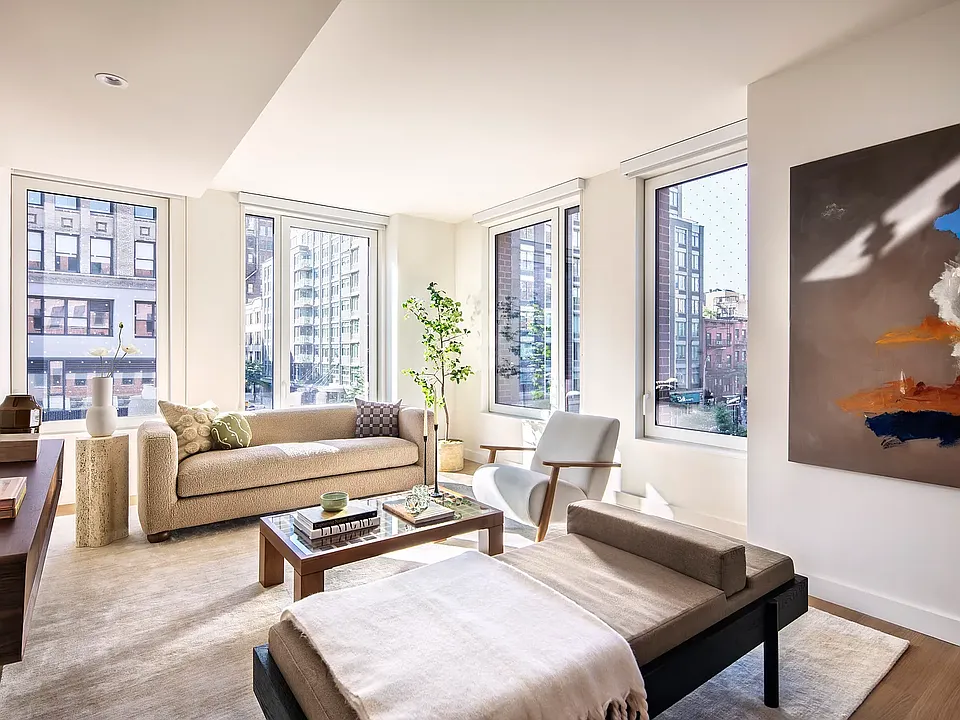 335 8th Ave #609