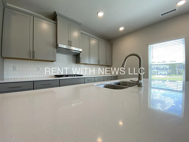 797 Riguard Way — Photo 19