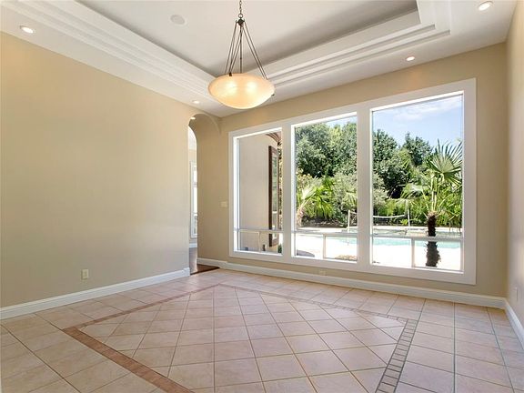 4th image of 614 Aberdeen Way