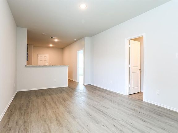 4th image of 1301 Jonah Ln