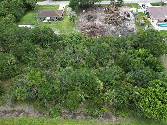 4th image of 3738 NW 37th Avenue