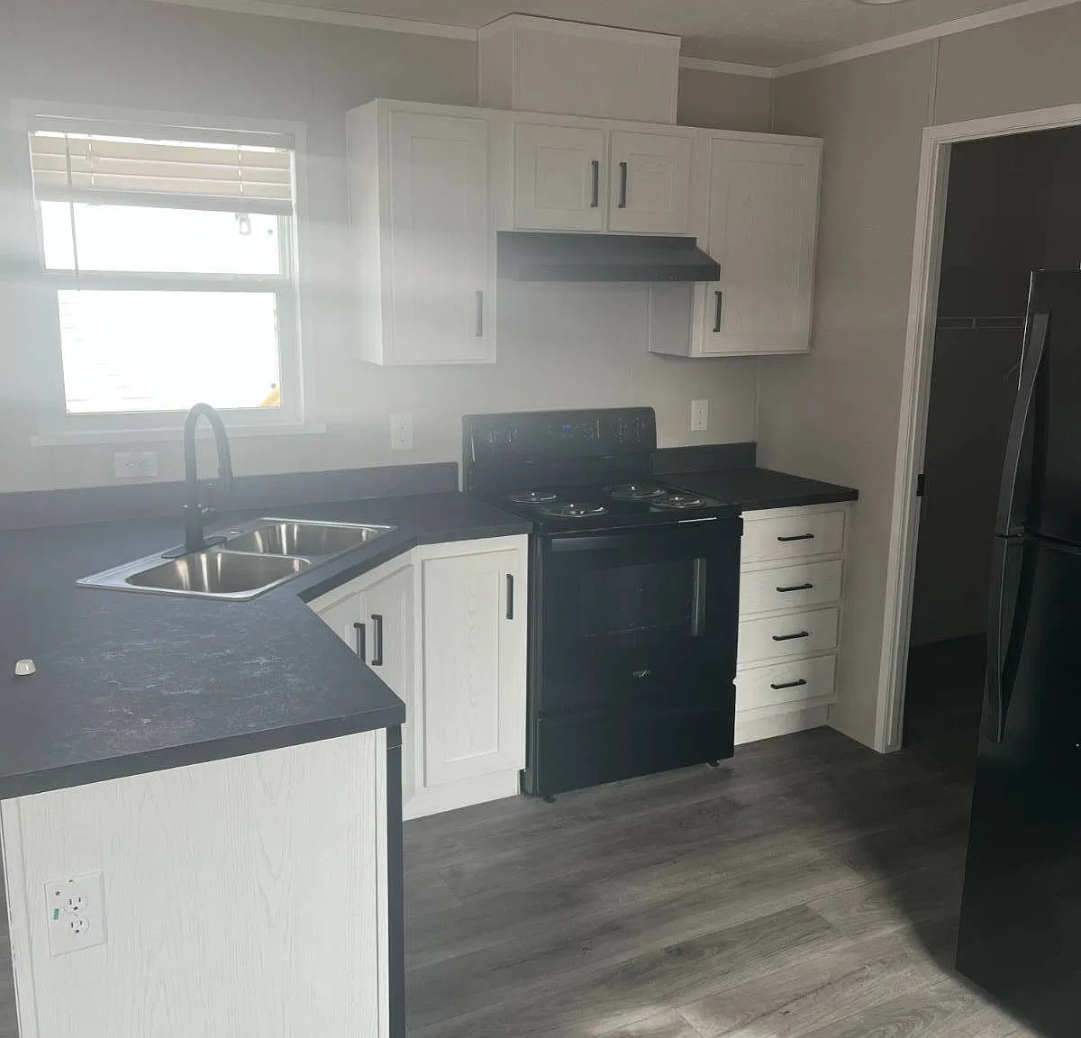 3 bed, 2.0 bath, $995 — Photo 1