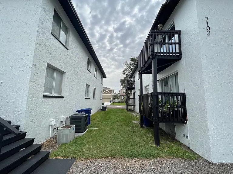 Port Tampa Flats — Photo 6