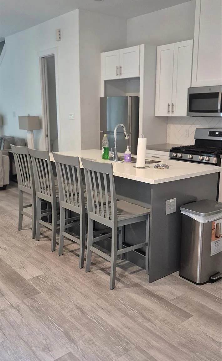 3 bed, 2.5 bath, 1480 sqft, $3,400 — Photo 4