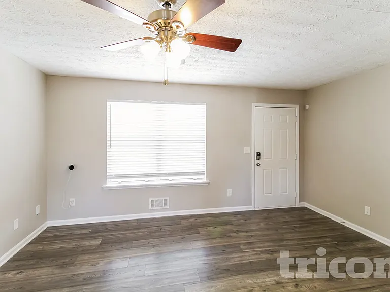 141 Hemlock Cir — Photo 3