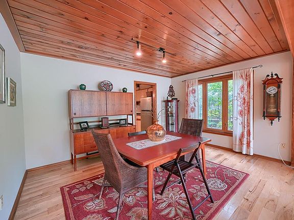 4th image of 1133 Oakwood Ln