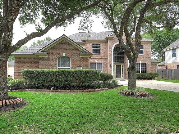 4th image of 2103 Crescent Coral Dr