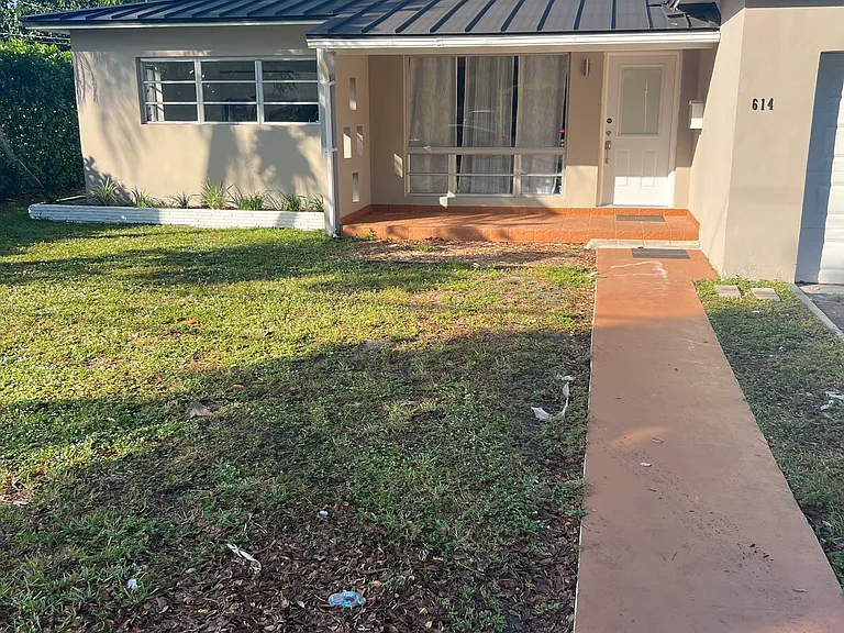 614 S 28th Ave — Photo 1