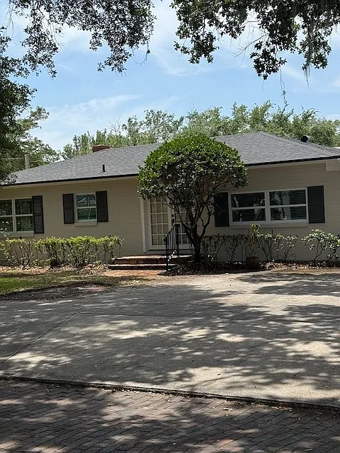 side of house - 1391 Oneco Ave