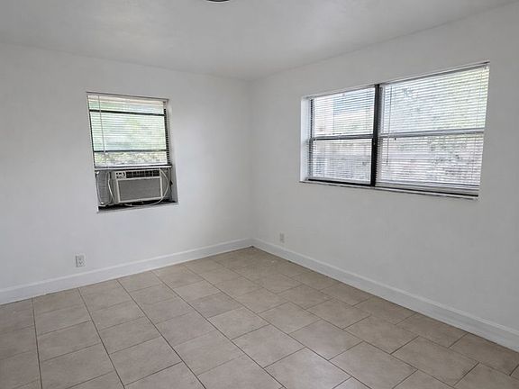 4th image of 36 W 34th St