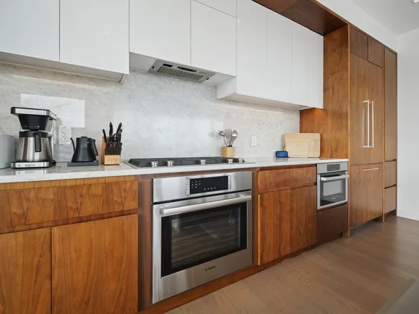 75 Park Lane South image 9 of 45