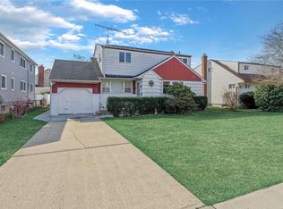 23 Lincoln Rd N, Plainview, NY 11803