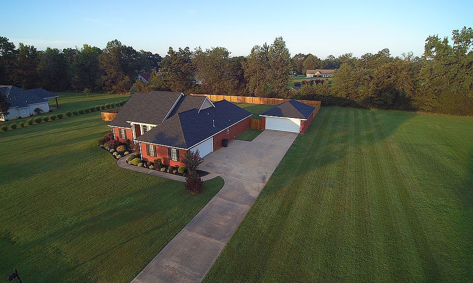 2nd image of 105 Nichols Bnd