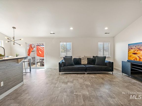 4th image of 502 Voyage Ave