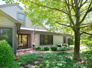 26 Warrington Dr, Lake Bluff, IL