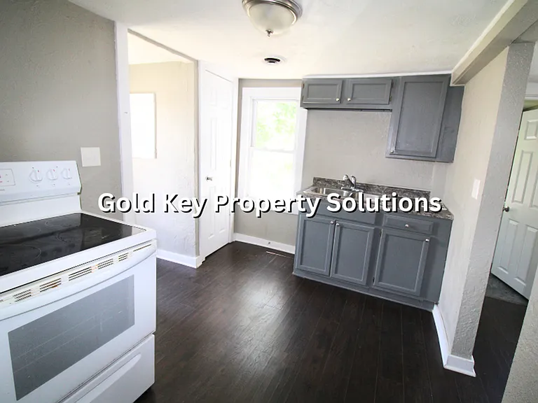 2233 E Lynn Street — Photo 9