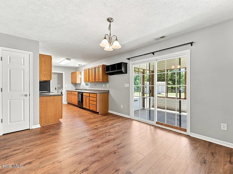 308 Carrie Ct — Photo 8