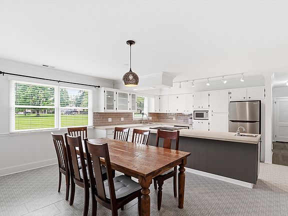 5th image of 132 Beechwood Dr