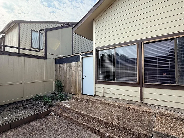 7202 S Dairy Ashford Rd — Photo 31