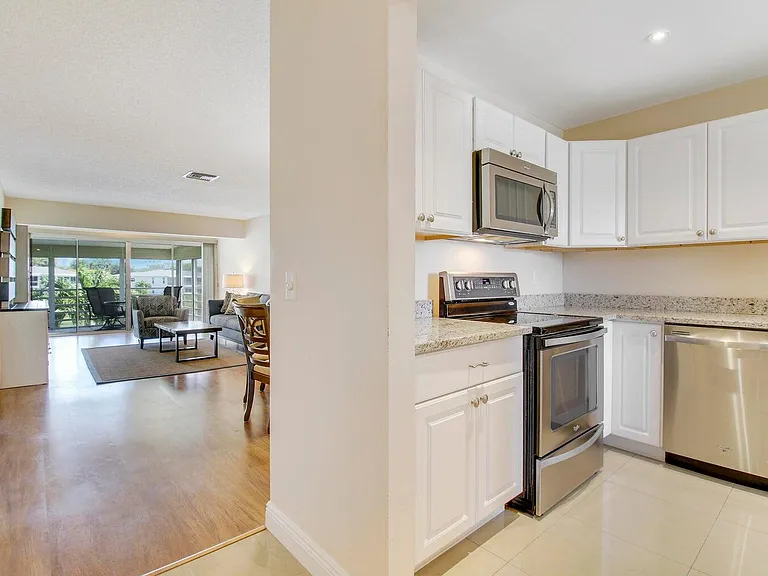 2730 SW 13th St #203 — Photo 8
