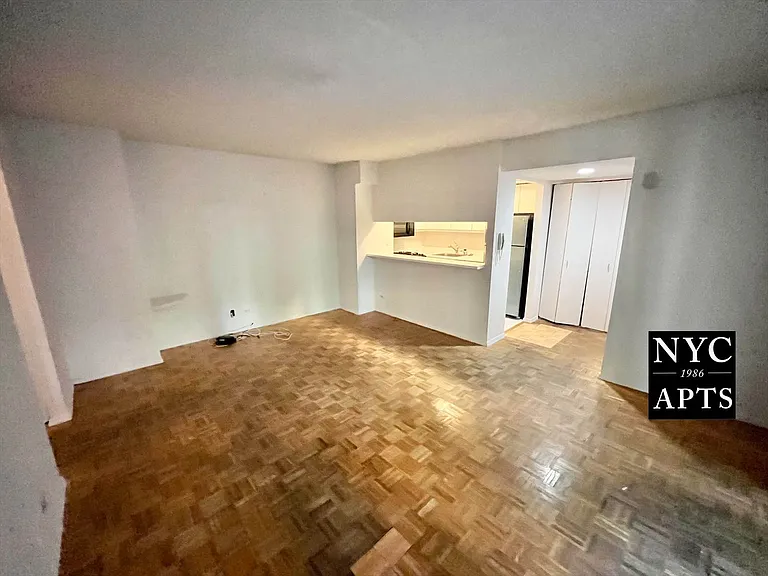127 E 30th St #1A — Photo 4