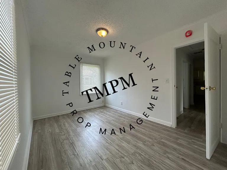 150 Mono Ave — Photo 7
