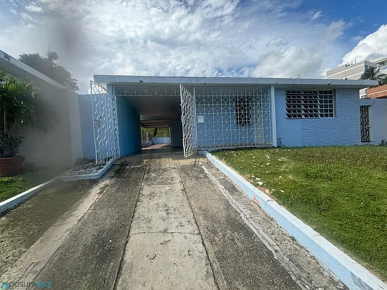 2 Calle 8 #G — Photo 3