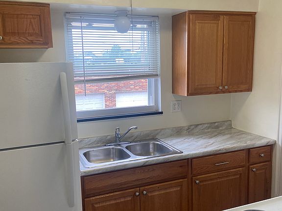 4th image of 3235 White Oak Dr APT 11