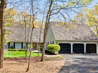 30 Inverness Ct, Lake Bluff, IL 60044