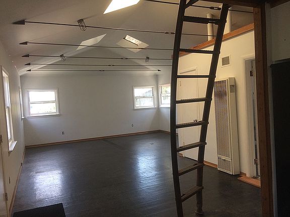 4th image of 1313 Cabrillo Ave