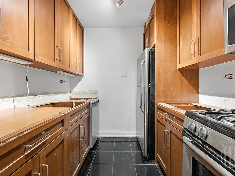 200 E 71st St #12D — Photo 2