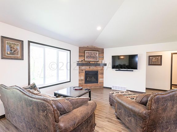 5th image of 1304 Goldenwood Dr