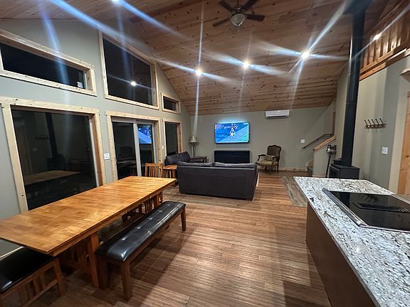 2nd image of 390 Tamarack Dr