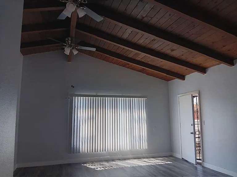 6346 Middleton Ave — Photo 2