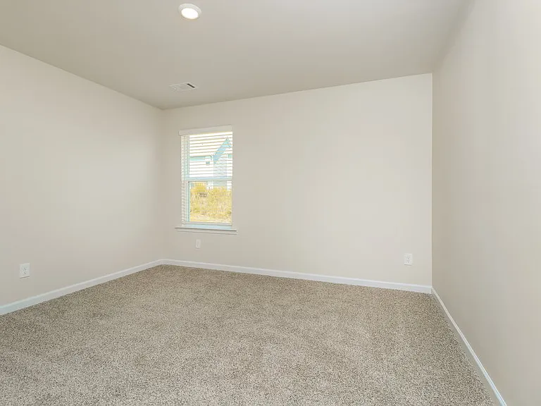 664 Mackenzie Cv — Photo 14