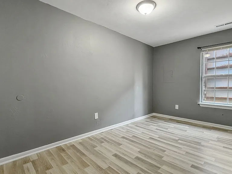 1100 Wilson Rd #7 — Photo 12