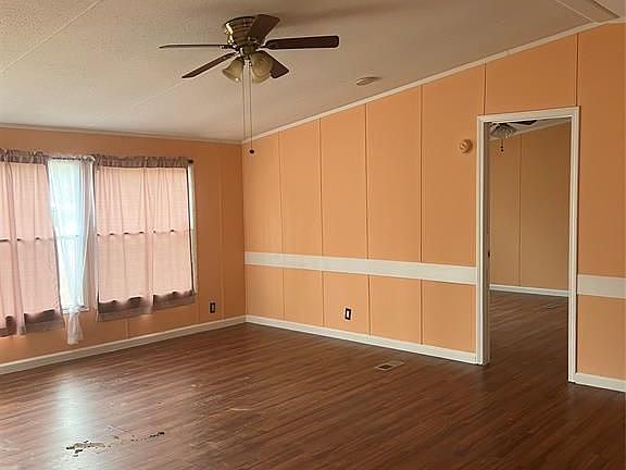 3rd image of 2189 Applewood Dr