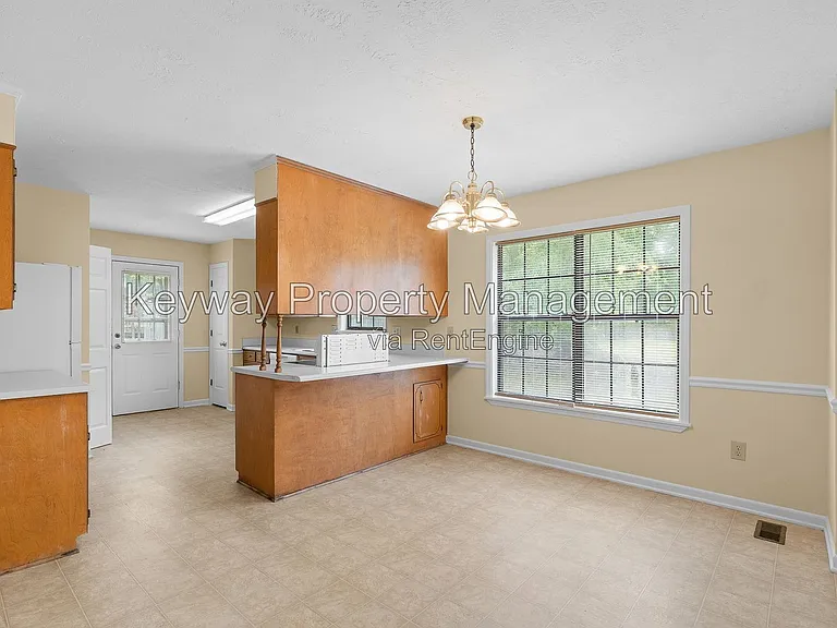 3638 Karleen Rd — Photo 6