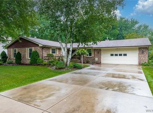 426 Hawthorne Pl, Youngstown, NY 14174