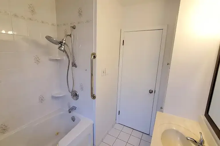 842 Law St #1A — Photo 11