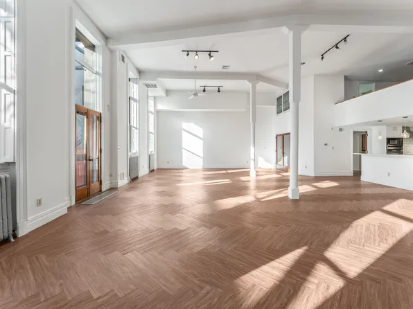 299 Pavonia Avenue image 8 of 43